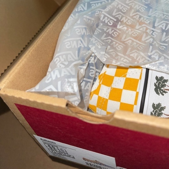 VANS Limited Edition Checkered Palm Tree Sneakers Yellow Blue Low Top 9.5 Women - Picture 2 of 5